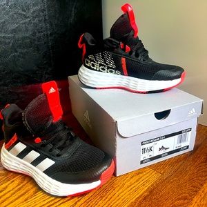 Adidas OwnTheGame 2.0 kids basketball shoes 11.5k